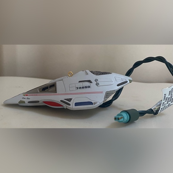 Hallmark Keepsake Ornament Delta Flyer - Picture 2 of 4